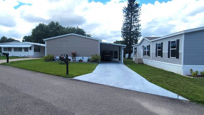 Dundee, FL Mobile Home for Sale located at 214 Green Haven Lane West Dell Lake Village